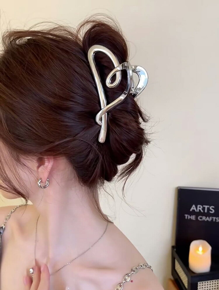 ヘアクリップ バンスクリップ ハートモチーフ ヘアアクセサリー 大きい 大きめ 成人式 謝恩会 髪留め 普段使い 髪飾り 上品 エレガント まとめ髪 パーティー...