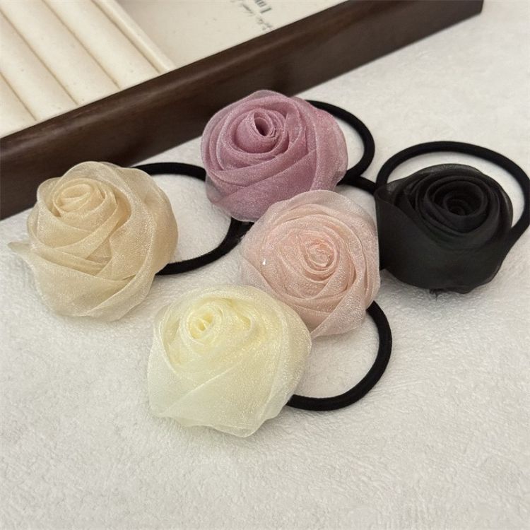 SOLONGOのヘアゴム ローズ モチーフ オーガンジー 花 ヘアアクセサリー レディース 大人 可愛い フラワー シュシュ ポニー上品 フェミニン まとめ髪 アイボリー ピンク パープル ブラック｜アングル3