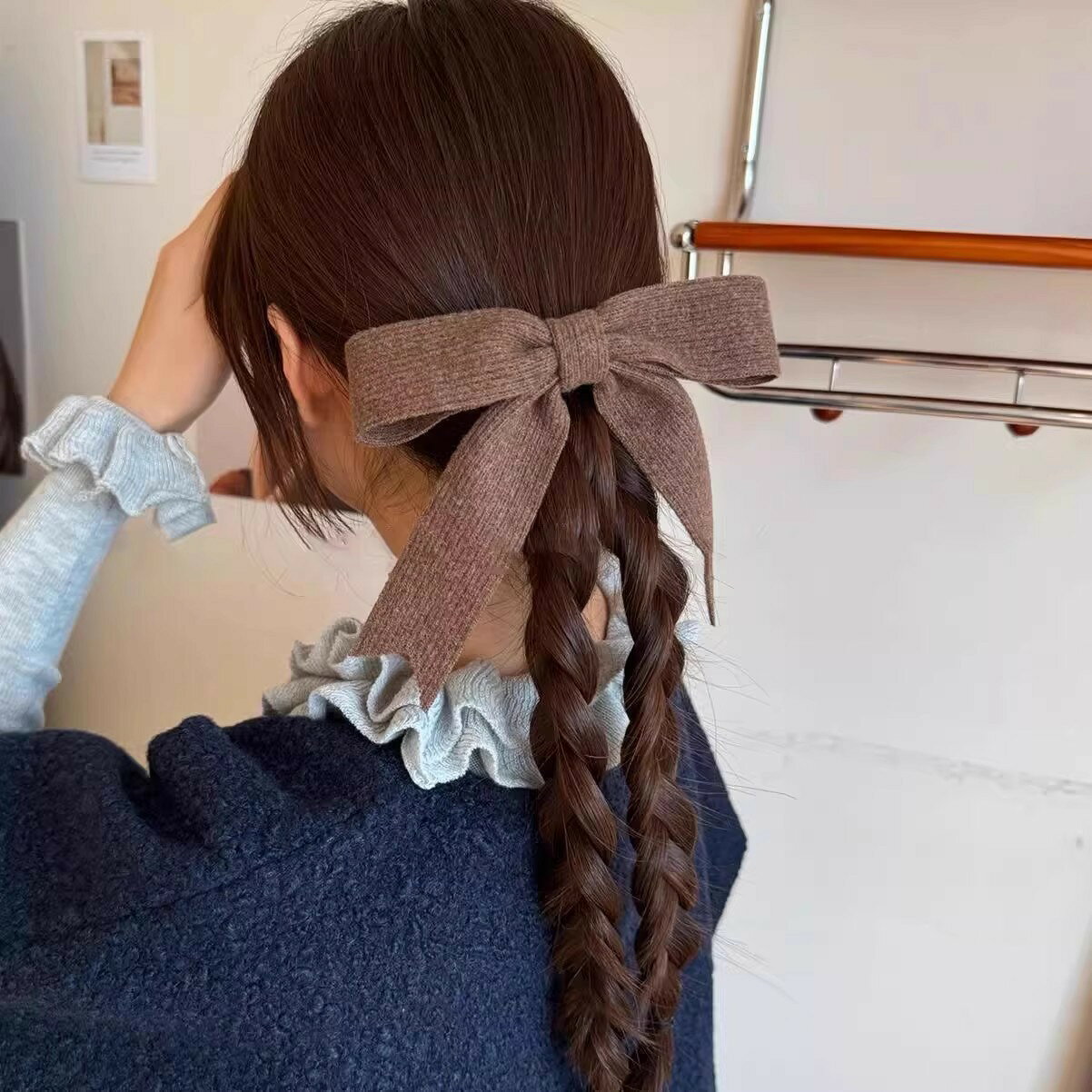ニット 蝶結びダックビル クリップ 4色 可愛い ヘアピン ヘアアクセサリー 髪飾り レディース 髪留め 秋冬 ヘアアクセ 大人女子 通勤 グレー ミルクホワイト ピンク ブラウン バレッタ