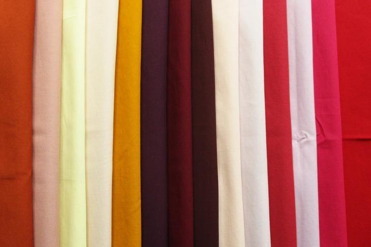 50sテンセル(TM)リヨセル繊維/コットンフィブリルブロード（黄・赤系カラー） 無地 布 生地 手作り カット50cm単位 クリックポスト対応商品(商品番号:13257-2)