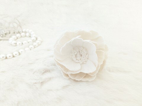 ちりめん染花 コサージュ≪ボタン(小) 白ちりめん≫☆送料無料☆シルク100%☆コサージュ 絹 シルク 母の日 父の日 敬老の日 結婚式 入学式 卒業式フォーマ...