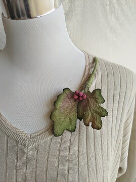 ちりめん染花　コサージュ≪木の葉　ぶどう≫☆シルク100%☆☆本絹の高級感☆コサージュ　敬老の日　母の日　..