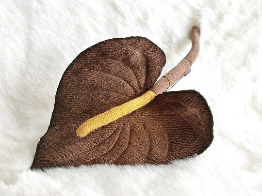 ちりめん染花 コサージュ≪アンスリウム 茶≫☆送料無料☆シルク100%☆☆本絹の高級感☆コサージュ 敬老の日 母の日 父の日 結婚式 入学式 卒業式フォーマル ...