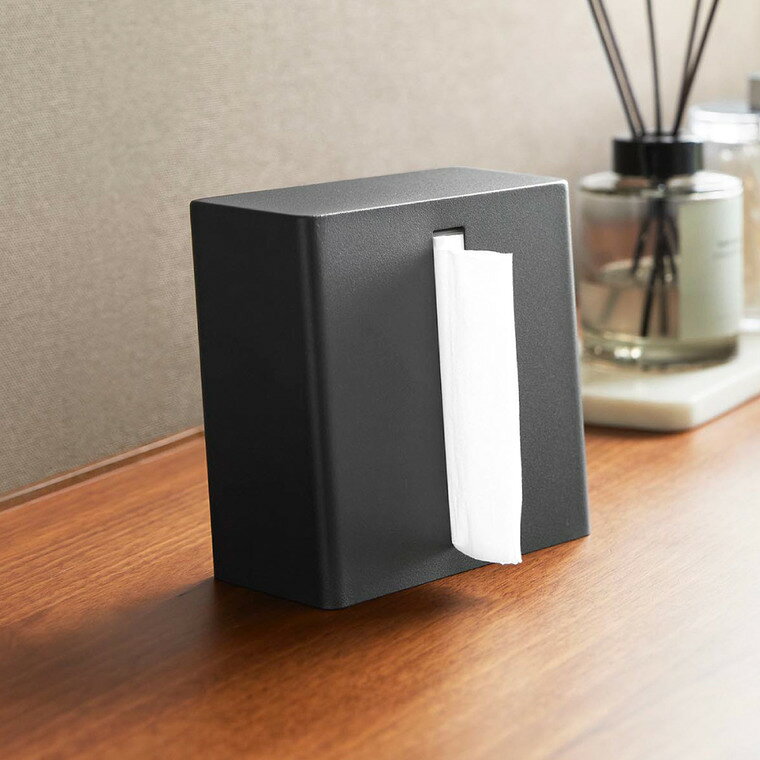 [ 縦型ハーフティッシュケース タワー ] 山崎実業 公式 tower 10747 10748 ホワイト ブラック / ハーフサイズティッシュ ソフトパック ティッシュボックス ティッシュカバー 詰め替え コンパクト 洗面所 リビング 寝室 [2]