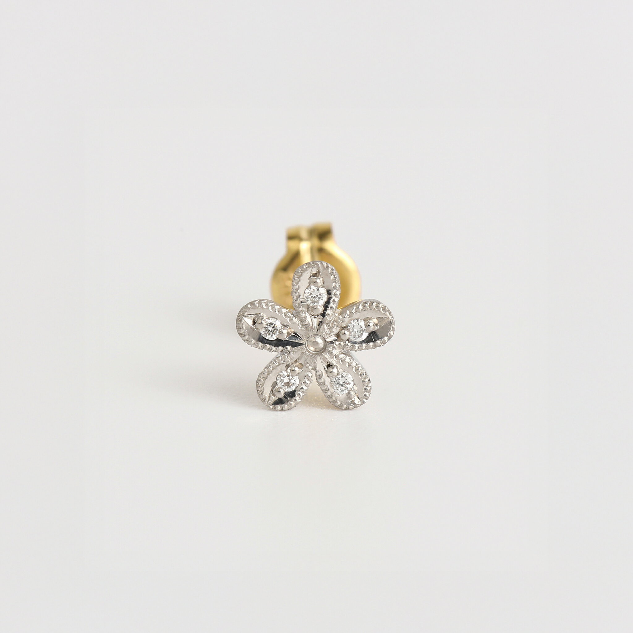 Rakuten - 【Little Breath | La petite fleur Pierce | Cinq】 K18&Pt900 ダイヤモンド ピアス スタッドピアス コンビカラー 18k k18 pt900 イエローゴールド プラチナ レディース 片耳 プレゼント ギフト