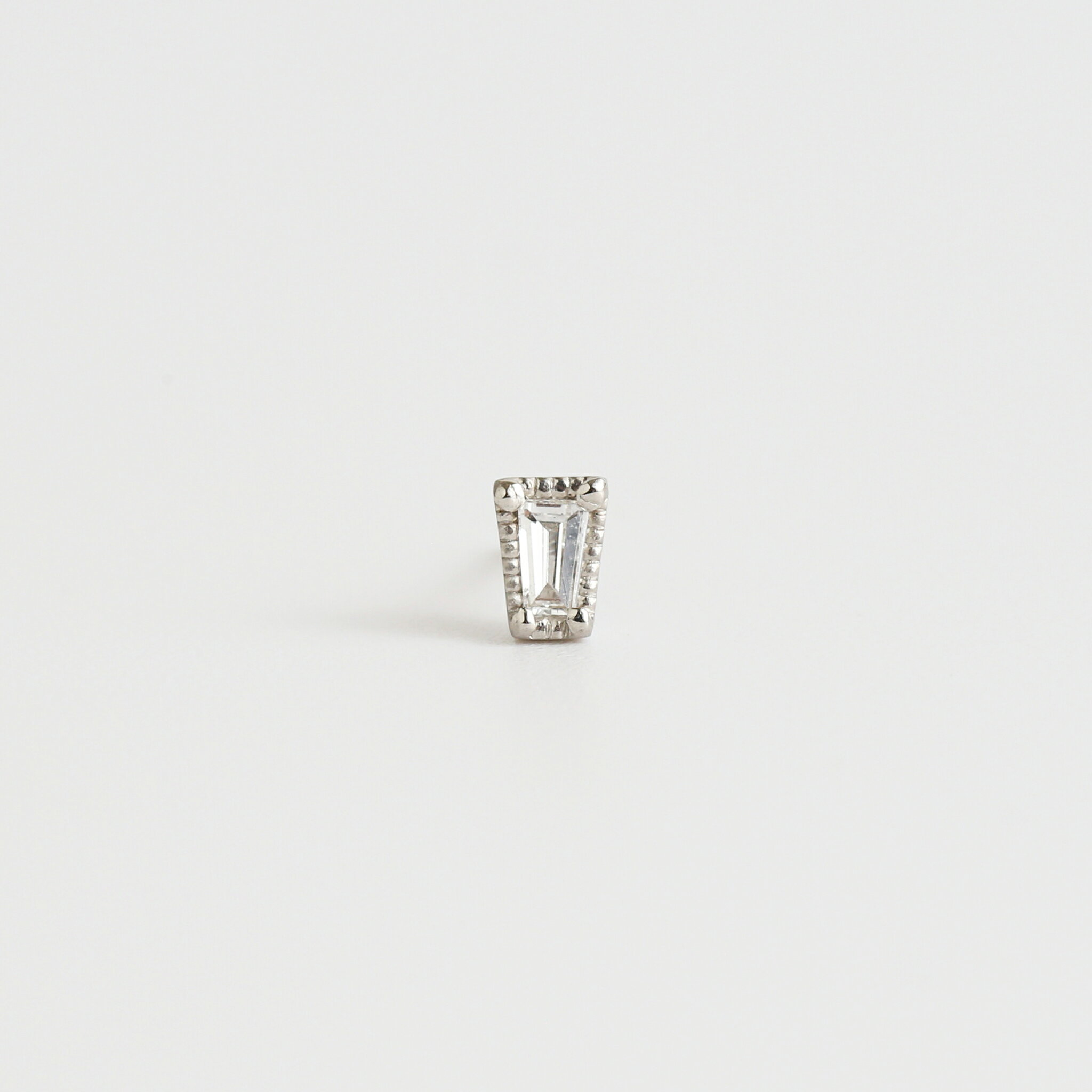 Rakuten - 【Grace Stud | Fancy Cut Diamond Pierce | Tepered Baguette】 Pt900 テーパーカット ダイヤモンド ピアス スタッドピアス プラチナ レディース 片耳 プレゼント ギフト