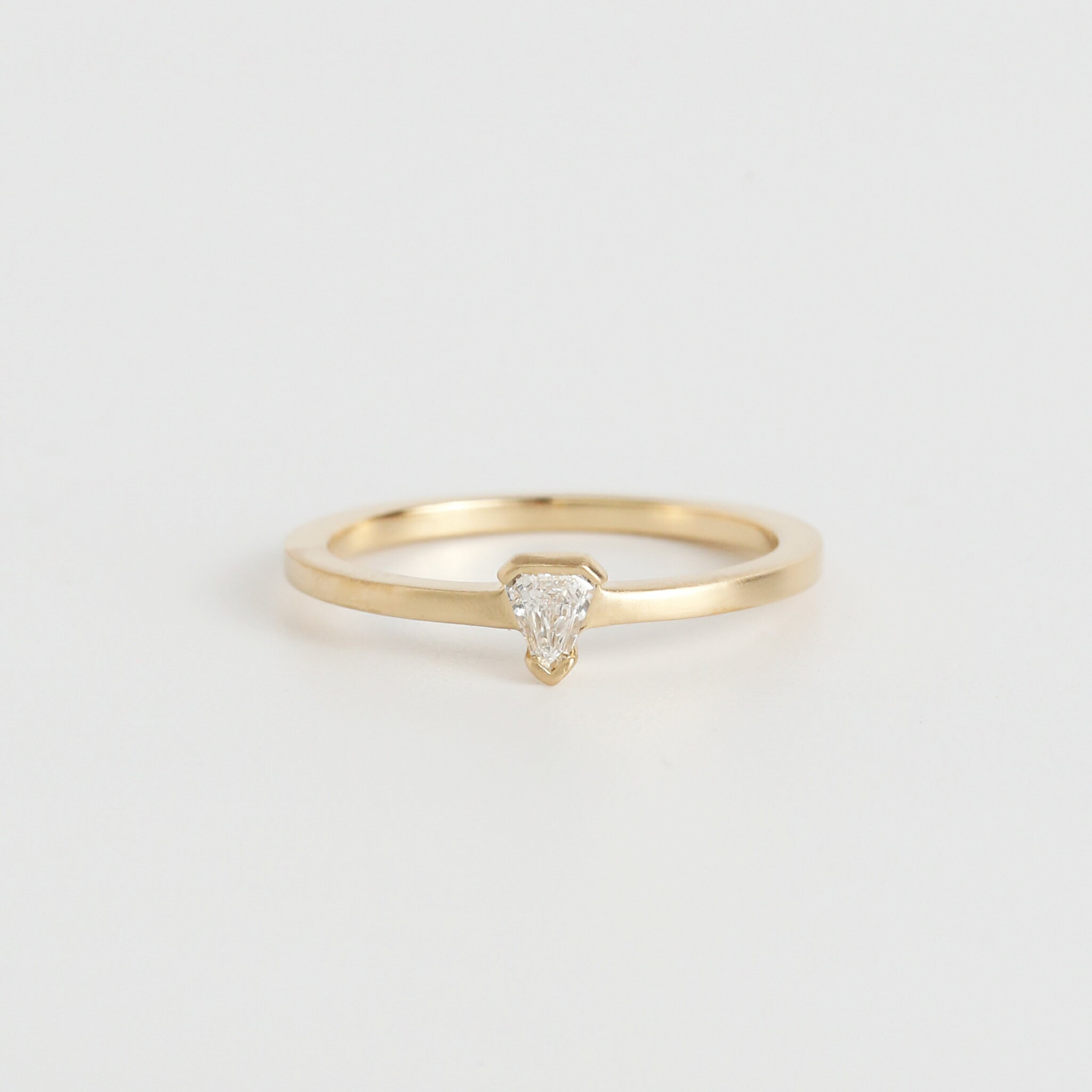 【Verre Shield Cut Diamond Ring】【数量限定】 K18 一粒 ダイヤモンド リング 指輪 一粒ダイヤ 指輪 18金 18k k18 イエローゴールド レディース シンプル 華奢 細身 サイズ 号 プレゼント ギフト