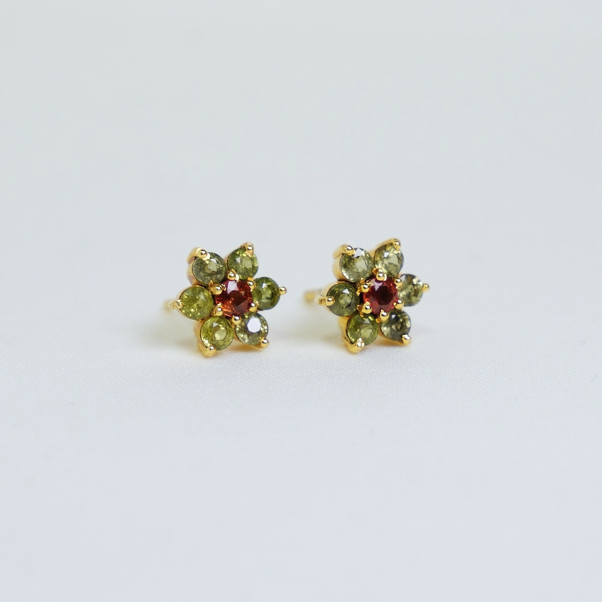 樂天商城 - K18 ゴールド サファイア スタッドピアス 2.02ct