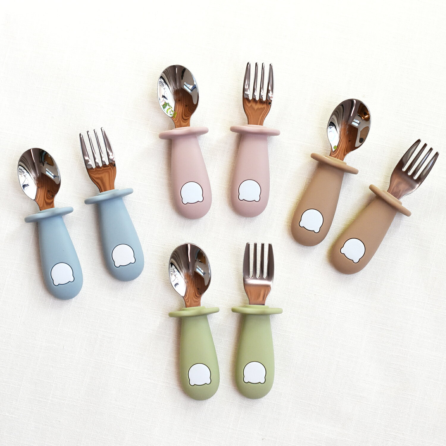 SONORITE(ソノリテ)のかわいい♪くまさん型 プレートとカトラリーセット♪　 ひっくり返らない 食器 シリコン 北欧 女の 子 男の 子 離乳食 子供 子ども ベビー 赤ちゃん おしゃれ ベビー食器 すくいやすい 出産祝い プレゼント ギフト｜アングル2