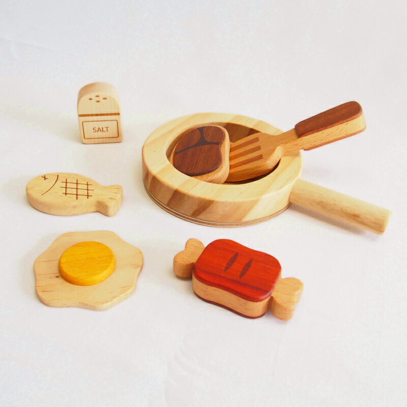 【在庫一掃SALE】訳あり品 特別価格 アウトレット ままごと 木製 フライパンセット クッキング シェフ ままごとセット 調理器具 食器 食材 ステーキ 目玉焼き キッチン 1歳 2歳 3歳 誕生日 おもちゃ 出産祝い 木のおもちゃ スプソリ