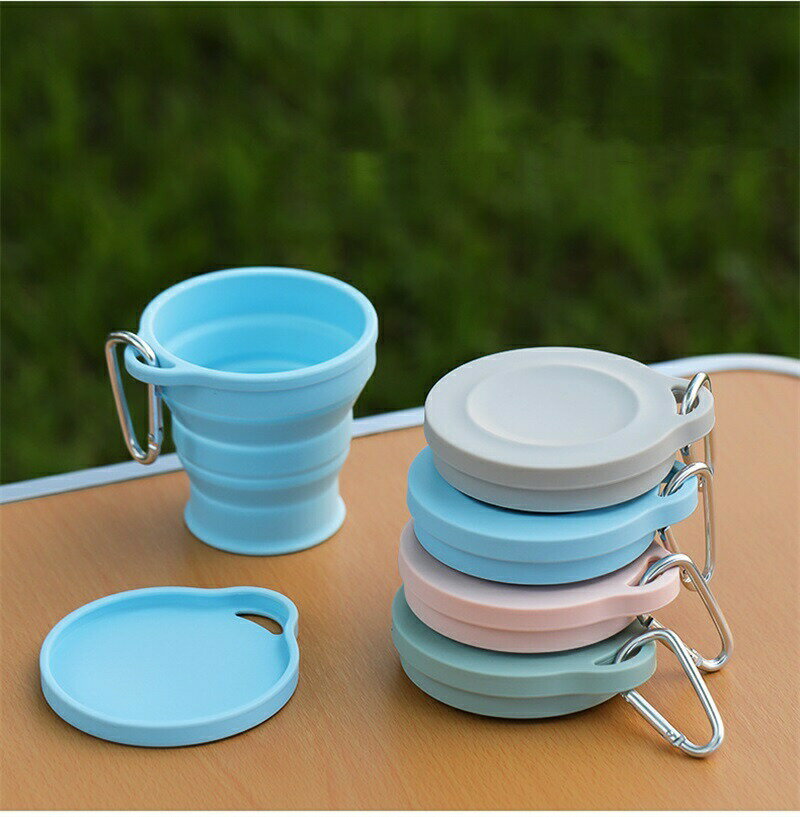 折り畳みコップ 携帯コーヒーコップ 折りたたみカップ シリコン食器 180ml 多機能 携帯便利 耐熱 軽量 折り伸縮式 蓋付き 旅行 通勤 アウトドア スポー 旅行 キャンプ用 安全材料 高温耐性230℃ 耐低温性-40℃ 使いやすい コンパクト 持ち運びに便利 簡単収納 うがい用カップ