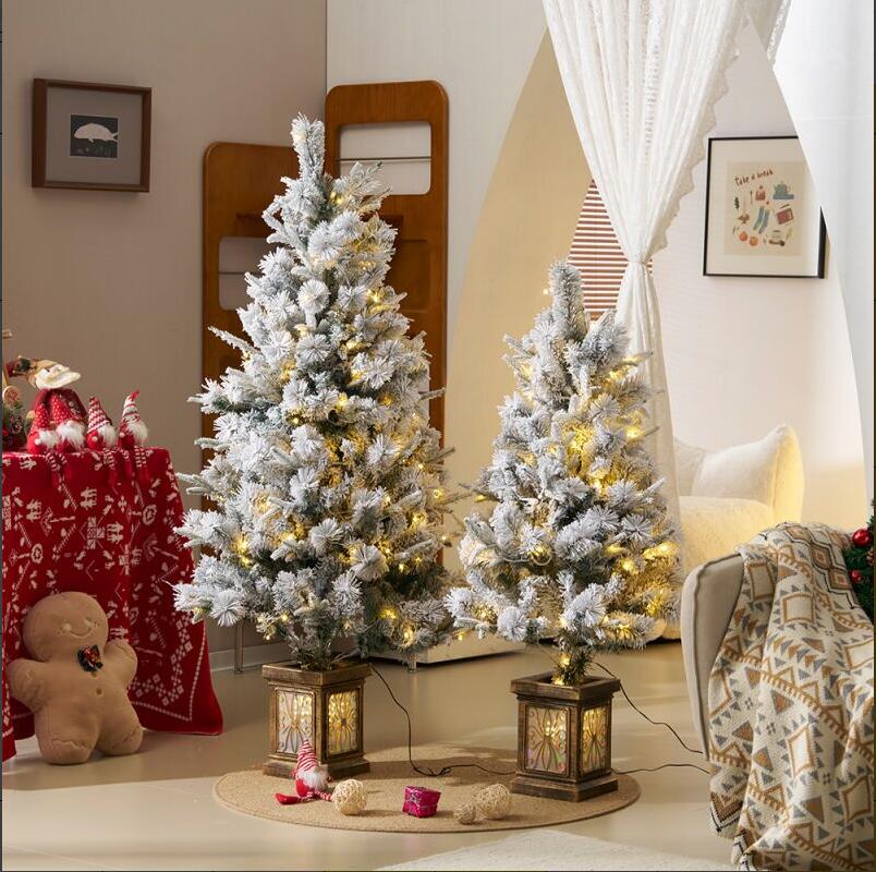 【即納】【雪化粧】2025年新作 クリスマスツリー 北欧 おしゃれ LED キラキラ 高級感 オリジナルポット豊富な枝数 簡単組立 クラシックタイプ クリスマス...