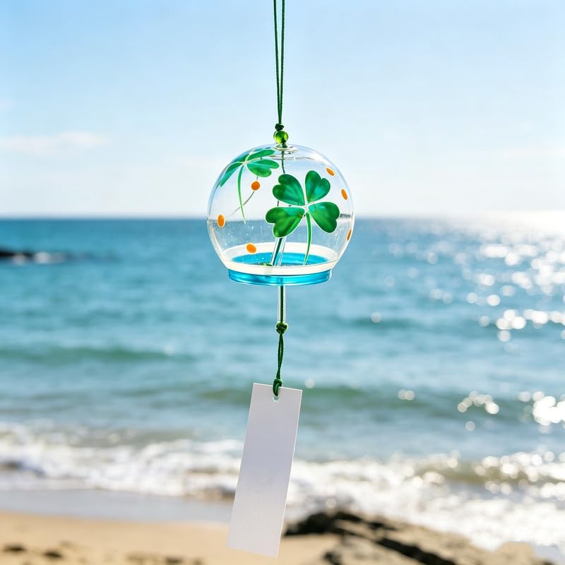 【2個入り】 和風花柄手描きガラス風鈴 室内屋外7cm×8cm 庭ベランダ夏インテリア 贈り物 紙短冊ランダム(四つ葉のクローバー)
