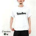 ブランド 【Teton Bros.】ティートンブロス 商品名 TB Logo Tee (Men)TBロゴTee(メンズ) カラー展開 ・GREEN GRAY(23183020)・WHITE(23183050) 素材 リサイクルポリエステル100% ブランド概略 フィールドで活躍するアスリート、ガイドからの多くのフィードバックを基に生まれたアウトドアブランドです。 「Grand Teton」アメリカのワイオミング州にある山。ボイジャー号のメッセージプレートに世界で最も美しい7つの場所の1つとして刻まれたGrand Tetonは、懐にJackson Holeを抱き、世界で最初に国立公園に認定されたYellowStoneをはじめ、雄大な原生自然がいにしえより受け継がれています。 自然とともに歩んでいく未来、そして製品を共感できる仲間とともに創造していく。歩んできた多くの経験と想いから立ち上げられたブランドです。 (bb20)カテゴリ：アウトドア アウトドアブランド アウトドアショップ ファッション ブランド トレンド アクティビティ サイクリング トレイルラン ハイキング トレッキング ランニング 登山 釣り フィッシング スポーツ イベント フェス キャンプ グランピング BBQ 旅行 トラベル ギフト プレゼント ラッピングFEATURE ■シーズン恒例のグラフィックTee。米国のグラフィックデザイナー「Tony Deboom」の手で表現された、Teton Bros.からのメッセージ。◆速乾性/紫外線耐性/遮熱性を持つ快適な素材◆心地良いコットンのような肌触り◆耐バクテリア性による防臭効果◆環境に配慮したリサイクル素材を採用 SIZE CHART M(cm)：着丈64 / 身幅50 / 肩幅43 / 袖丈22L(cm)：着丈67 / 身幅52 / 肩幅44 / 袖丈22.5XL(cm)：着丈69 / 身幅54 / 肩幅45 / 袖丈23 メーカー公式サイズです。お手持ちのアイテムと比較してお選びください。 その他ご不明点は「買い物かごに入れる」ボタンの 下にある「商品についての問合わせ」ボタンより お気軽にお問い合せください。 ■商品ご注文の前に必ずお読みください■ 実店舗と在庫を共有しております為、 在庫状況はリアルタイムでない場合がございます。完売の場合はご了承ください。ブラウザやお使いのモニター環境により、掲載画像と実際の商品の色味が若干異なる場合があります。 ご不明なこと等ございましたらご質問ください。