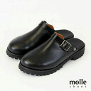 ブランド 【molle shoes】モールシューズ 商品名 ENGINEER SANDALエンジニアサンダル カラー展開 ・BLACK 素材 牛革/合成皮革/合成ゴム ブランド概略 長い「歴史・伝統」に基き作り上げられた『革靴』のデザインに敬意を払いつつ、 新しい「技術・文化」を用いて現代の『革靴』に求められる快適要素をカタチに。 歩きやすさ、軽さ、着脱しやすさを、紡がれた歴史の中に組み込みます。 『molle』という言葉に込められた2つの意味… ・アメリカ軍が開発した、各ミッションにおける装備を最適化する機構＝MOLLE（モールシステム） ・ラテン語で「快適」を意味する＝molle（モッレ） 伝統的な魅力と体感的な魅力は、心と身体を快適に導く要素です。 (cb01)カテゴリ：アウトドア アウトドアブランド アウトドアショップ ファッション ブランド トレンド アクティビティ サイクリング トレイルラン ハイキング トレッキング ランニング 登山 釣り フィッシング スポーツ イベント フェス キャンプ グランピング BBQ 旅行 トラベル ギフト プレゼント ラッピングFEATURE ■アメリカのワーカーに愛された「エンジニアブーツ」多くのファッショニスタにも愛され続けるそのディテールは、molle shoesのサンダルとして新たなステージへ。◆撥水性に優れたカウレザーのアッパー◆バックルで調整可能なベルト◆ベルトはバックストラップとしても使用可能◆ソフトな履き心地のフットベッド◆アウトソールには堅牢で無骨なVibram XS TREKを採用 SIZE CHART US-M5：JP23cmUS-M6：JP24cmUS-M7：JP25cmUS-M8：JP26cmUS-M9：JP27cmUS-M10：JP28cm メーカー公式サイズです。お手持ちのアイテムと比較してお選びください。 その他ご不明点は「買い物かごに入れる」ボタンの 下にある「商品についての問合わせ」ボタンより お気軽にお問い合せください。 ■商品ご注文の前に必ずお読みください■ 実店舗と在庫を共有しております為、 在庫状況はリアルタイムでない場合がございます。完売の場合はご了承ください。ブラウザやお使いのモニター環境により、掲載画像と実際の商品の色味が若干異なる場合があります。 ご不明なこと等ございましたらご質問ください。