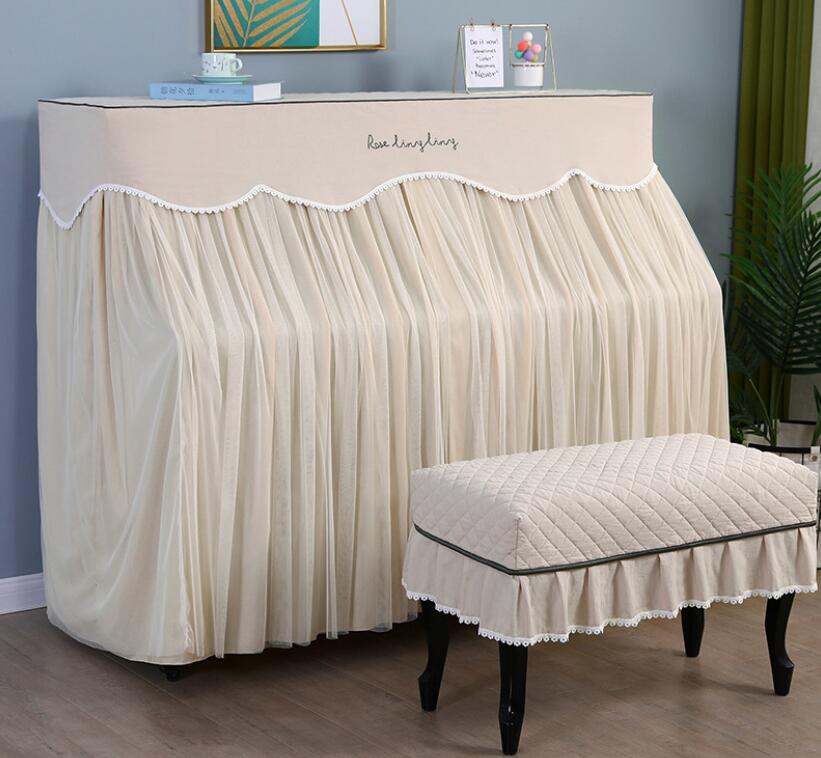 商品詳細商品内容ピアノカバー商品特徴ピアノカバー仕様付属品：無し素材:ポリエステル生産国：中国サイズサイズ（cm）：平置き採寸となりますので、多少の誤差につきましてはご容赦ください。形、色、質感が、商品ページ上と実物で異なって見える場合がございます。予めご了承くださいませ。商品について：製造中（縫製、染色など）により商品において色味や柄、サイズに若干の誤差や、生地を織る際に糸の継ぎ目や多少のほつれ等が生じる場合がございますが、品質上の問題ではございませんのでご了承の上お買い求めくださいませ。手作り商品でございますから、画像と若干異なる場合も御座います。モデルに使用している小物、アクセサリ等はセット内容に含まれません。発送上の状態によって商品がシワになる場合がございます。予めご了承くださいませ。発送について：即納商品以外で、メーカーから取り寄せを致しますので、7日間前後お時間を頂いております。在庫確認、配送状況、休日を間にする事により、予定より遅くなる可能性がございます。当店ではラッピングのサービスを行っておりません、ご了承くださいませ。