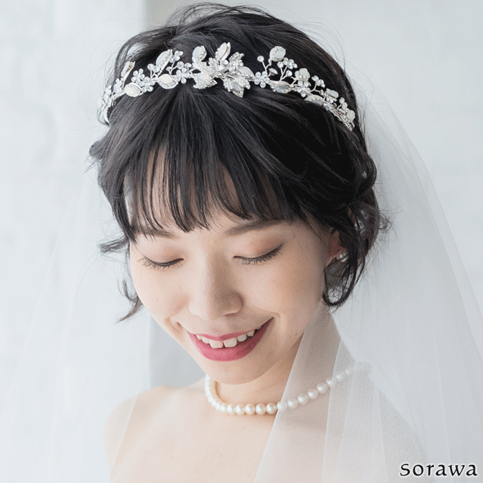 【 送料無料 】ビジュー と ビーズ の フラワー ティアラ 日本製 sbt445 ブライダル ブライダルアクセサリー 結婚式 披露宴 ラインストーン パーティー ブライダルジュエリー クリアビーズ アシンメトリー 花 小枝 シルバー ヘッドドレス