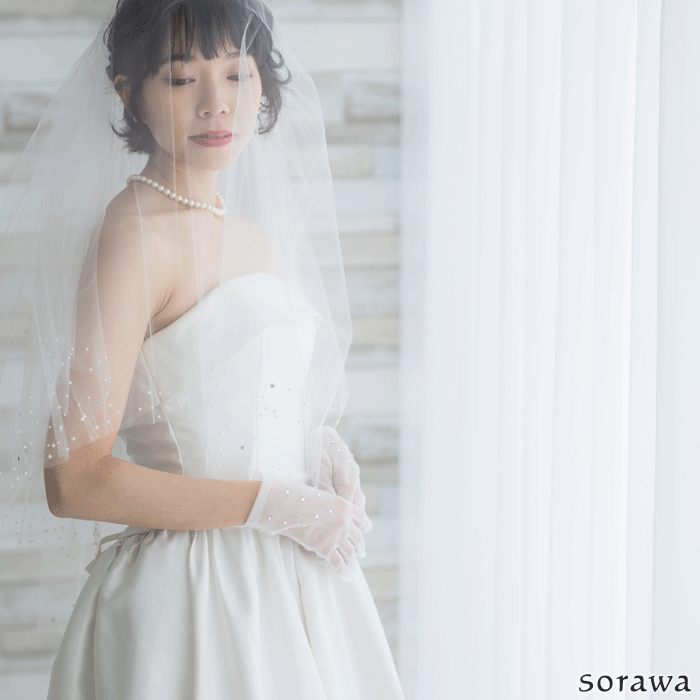 【 メール便可 】 ビジュー の ホワイト オーガンジー ショートグローブ グローブ 手袋 ホワイト 白 日本製 sg030 ビーズ 手袋 オーガンジーグローブ ウェディンググローブ ブライダルグローブ パーティー用グローブ オフホワイト スワロ キラキラ