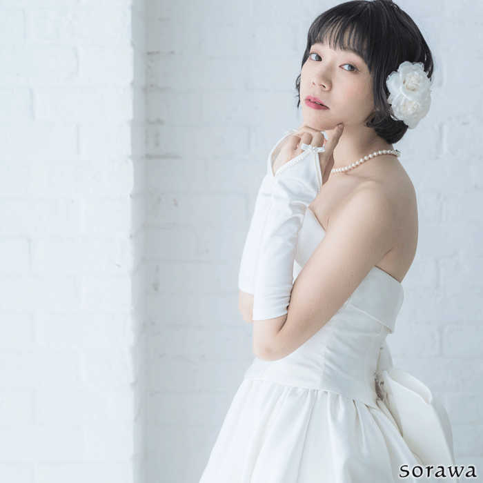 【 メール便可 】 パール & リボン サテン フィンガーレス ロンググローブ ホワイト 30cm 日本製 sg017w30 手袋 白 サテングローブ グローブ ロング 肘上 30センチ ブライダルグローブ 結婚式 パーティー オフホワイト アイボリー きなり 肘下