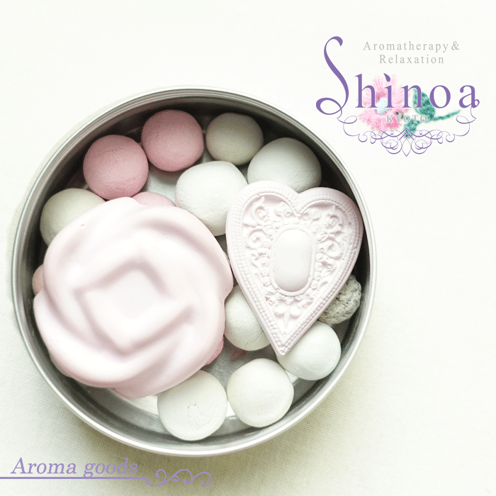 京都のアロマテラピーサロン Shinoa シノアの アロマグッズ ローズ と ハート の アロマストーン 春 花 ばら 白 ピンク かわいい ホワイト 缶入りビーズ ビーズ アロマプレート