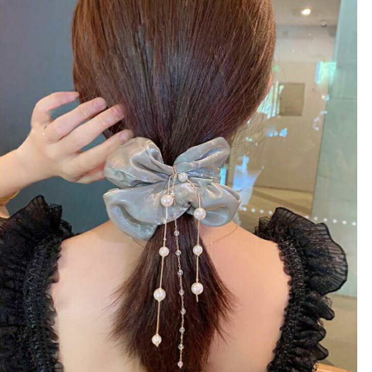 ビーズチェーンつやつや柔らかシフォンシュシュ　送料無料　シュシュ ヘアゴム ヘアアクセ ビッグ 大きめ まとめ髪 ポニーテール トレンド シンプル 結婚式 パーティー フォーマル 二次会 可愛い 大人 レディース 女性 30代 40代 50代 ポイント消化