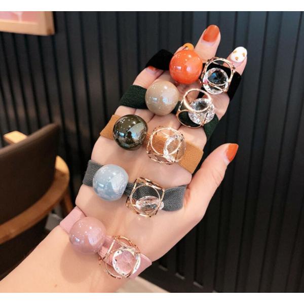 Rakuten - ヘアゴム　ビッグビーズとラインストーンバスケットチャーム付きヘアロープ　送料無料　ヘアゴム プチプラ　かわいい　オフィス　キャンパス　プレゼント　ソーシャルギフト　ヘアアレンジ　カジュアル　太め　プチプラ　ポイント消化