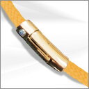 素材 トップ:亜鉛合金&真鍮(メッキ加工) 接続金具:真鍮(メッキ加工)・磁石 リング:真鍮(メッキ加工) 紐:ポリエステル・ポリウレタン 紐カラー イエロー・レッド・ブルー・ネイビー・シルバー・グレー・ブラック サイズ メンズS(約42cm)・メンズM(約48cm)・メンズL(約54cm)・メンズO(約60cm)・レディースS(約39cm)・レディースM(約45cm)・レディースL(約51cm)の間で1cm刻みで指定可能 注意事項 画面と実物では多少色具合が異なって見える場合もございます。ご了承下さい。 メーカー希望小売価格はメーカーサイトに基づいて掲載しています　プロ野球選手やドラコンキングが認めたその機能性と、斬新なデザインが特徴的なスポーツネックレス! 　αフレッシュ加工に加え、イオン化Cu加工技術を採用。 　「パフォーマンスアップ」「リラクゼーション」をサポートしながら、新たに抗菌、防臭、細菌やウィルスを減少、死滅させる効果をプラス。さらに、沢山のご要望のあった、超撥水加工も施しております。 　機能性だけでなく、おしゃれなアイテムとして、スポーツシーン以外のタウンユースとしても、男性、女性に限らず高評価を得ています。カラーバリエーションも豊富で、フィールドからストリートまであらゆるシーンを演出できるユニセックスなアイテムです。 七種類の紐カラーが選択できます CONCEPT より強く、よりしなやかに 野球、ゴルフなど、様々なスポーツで活躍しているトップアスリートも認めた SORIENO(ソリエノ) のコンセプト。スポーツ中の「パフォーマンス」や、スポーツ後の「リラクゼーション」の他、「肩こり」や「疲労回復」にも効果が期待できます。その機能性だけでなく、デザイン性も「ゴージャス」で「クール」でフィールドからストリートまであらゆるシーンを演出するスポーツネックレス、それが SORIENO(ソリエノ) です。 素材へのこだわり 紐には、αフレッシュ加工に加え、イオン化Cu加工技術を使用しております。SORIENO(ソリエノ)は、そのデザイン性と機能性を兼ね備えた新しいカテゴリーのスポーツネックレスです。