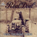 ARTIST The Real Deal TITLE DOIN' THE RIGHT THING 1 Panic at the Drive-In 2 Rock It Up 3 Attack of the Cat Girls 4 Me and My Old Guitar 5 Invasion of the Brain Eater 6 Your Baby Has a Party 7 Phone Call Daddy 8 Barn Party Queen 9 Lonely Boy 10 Let Her Know 11 Hot Rod Heart 12 Train From Tennessee 13 Sometimes I Think About You 14 You Married an Alien 2019年にSleazy Recordsから7インチをリリースしたスペインのThe Colt Minersがメンバーチェンジに伴い新たにスタートした”THE REAL DEAL”の1st アルバムの登場です。 ヴォーカル/アコースティックギターのAlex Cashの渋い歌声とSci-Fiの要素を取り入れた歌詞のオリジナル曲に、ドラムレスのトラディショナルな編成とヴィンテージ感溢れるサウンドの中にも現代的なセンスを盛り込んだ彼等のサウンドは正に「温故知新」という言葉が相応しい内容に仕上がっています。そして新加入のギタリストはLonely Cats/Jungle Tigers/Anabel ＆ The Rock-A-Bells/Uncle Charlie Combo他、数々のバンドで活躍してきた名手Carlos A. Del Bosqueが参加の注目作にしてお勧めの1枚です。 全 14曲