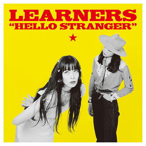 ARTIST LEARNERS TITLE HELLO STRANGER 1 シャンブルの恋 2 つきかけ 3 LOOKIN' OUT MY BACK DOOR 4 WIPER BLUES 5 ALWAYS ON MY MIND 6 GET HAPPY 7 RIDING HIGH 8 STRONG ENOUGH 2017年1月の『MORE LEARNERS』から3年、新しいロックンロールを届けにやってくる！ デビューから日本中のフェスやライブハウスを踊らせてきたラーナーズ、Live DVDとミニアルバム『LEARNERS HIGH』を経て待望の3rdリリース。 世界の混乱が続いた2019年、未来に対して不安を感じながら生きる日々にラーナーズが応えるメッセージ・アルバムとなる。 1000枚の初回プレスが即完したシングル「Always On My Mind」含む全8曲。 今回もロカビリー、カントリーをベースにしながら意表をつく選曲とアレンジ、今作ではオリジナル曲3曲では紗羅マリーが作詞をしている。 カバーではストレイ・キャッツも取り上げたCCRの「LOOKIN'OUT MY BACK DOOR」、ジュディー・ガーランドやフェアグランド・アトラクションそしてルーファス・ウエインライトもとりあげたジャズの名曲「GET HAPPY」など。また「ALWAYS ON MY MIND」の7インチのカップリングだった「STRONG ENOUGH」はアルバム・バージョンとなっている。 全 8曲