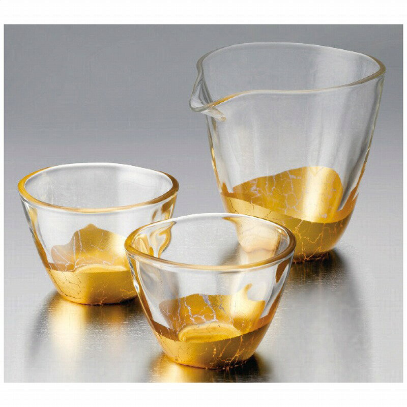 ● 商品名 ： [名入れ対応] 箔一　貫入酒器セット ※別途見積 ● 商品コード ： a26pd403281-R ●こちらの商品の注文単位は 1個以上 1個単位でのご注文となります。 ● 在庫について： 　在庫の確認後にご注文確定のご連絡をさせていただきます。 ● お届け日について ： 　名入れなしのご注文の場合、通常2-4営業日で出荷いたします。 ● 名入れ・熨斗・包装について ： 　よくある質問をまとめました。お問い合わせの前に、 こちら をご覧ください。 ● 名入れ、大量注文について ： 　名入れ・大量注文のご相談、お見積りは下のボタンをご利用ください。 ※価格は商品1つあたりの価格で表示しております。● ご注文単位 ： 1個以上 1個単位 ● 個装サイズ ： 15.2×9.2×19.7cm ● 原産国等 ： 国産・国内メーカー品 ● 適量出荷単位 ： 4 ● 最少出荷単位 ： 1 ● 備考コメント ： 9.6×8.6×9cm容量約240ml片口1客・直径7cm高さ5cm容量約95mlぐい呑み2客・ソーダガラス(本金箔)　620g ■ノベルティ・販促品・粗品販売のお店がどっとこむ！のご紹介 【お店がどっとこむ】では、ノベルティ・販促品・粗品・記念品を業界トップの40,000点以上揃えております。 ノベルティ・記念品のおけるプロがお客様のニーズに応えた、商品のご提案をすることも可能ですので、お気軽にお問い合わせください。 【ビジネス向け】 展示会配布用、ご成約記念品、企業PR、営業販促、表彰記念品、創立・設立記念品、年末年始あいさつ、イベントグッズ 【飲食店向け】 名入れ皿、名入れグラス、名入れ湯呑、名入れ箸、名入れ灰皿 【教育機関向け】 卒業・卒園記念品、表彰記念品、オープンキャンパス配布用 【個人様向け】 結婚・出産記念品、ホールインワン記念品、同人グッズ作成 幅広い商品ラインナップで、様々なお客様のニーズにお応えしております。 上記以外にも、店舗運営に欠かせない店舗装飾品（春・夏・秋・冬・正月・バレンタイン・ハロウィン・クリスマス）など店舗販売促進グッズの販売も行っております。