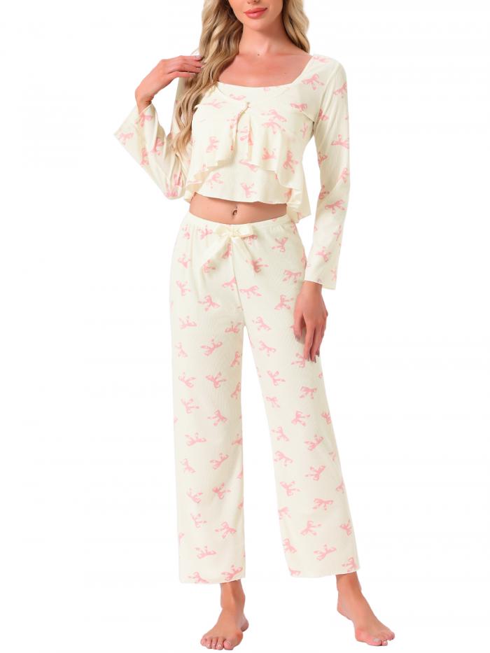 商品詳細 特徴 【属性1】素材: 女性用 3 ピース パジャマ セットは、ポリエステル 95% + スパンデックス 5% で作られており、ゆったりとしていて通気性に優れているため、快適な寝間着、柔らかいラウンジウェアに最適です。【属性2】特徴：このレディース3点セットのリボンプリントパジャマは、長袖カーディガン、ボタンダウンのブラジャー付きキャミソールタンクトップ、リボン飾りのウエストゴムロングパンツで構成されています。セットで着ても、単品で着ても、様々な服装に合わせて楽しめます。お家でのくつろぎタイム、お泊り、旅行などに最適です。【属性3】ギフト：このゆったりとしたスリープセットは、心地よく、女性が穏やかな夜を過ごせる空間を提供します。彼女、お母さん、ご友人、そしてすべての女性への素敵なプレゼントです。【属性4】シーン：寝巻き、パジャマ、クラブウェア、ホームウェアとしてお使いいただけます。このラウンジウェアは、家の中で快適に着ることができ、玄関のドアを開ける心配もありません。【属性5】衣類のお手入れ: 同系色のものと一緒に冷水で洗濯機洗いしてください。丸洗いまたは手洗いに適しています。【商品説明】ベーシックなショートベストは重ね着にも単体でも着用でき、スカート、ジーンズ、ショートパンツ、パンツと合わせやすいです。家族との散歩や、女性の週末やカジュアルな休暇の寝巻きとして最適で、スニーカーや空港の服装と合わせてもキュートです。柔らかく通気性のある生地で作られており、着心地がよく、伸縮性も抜群です。 注意書き ■商品の色及びサイズは、撮影状況やPC環境により多少異なって見える場合がございます。 ■サイズは目安です。商品により若干の誤差がございます。 ■メーカーの都合により、商品細部のデザインや素材が予告無く変更される場合がございます。