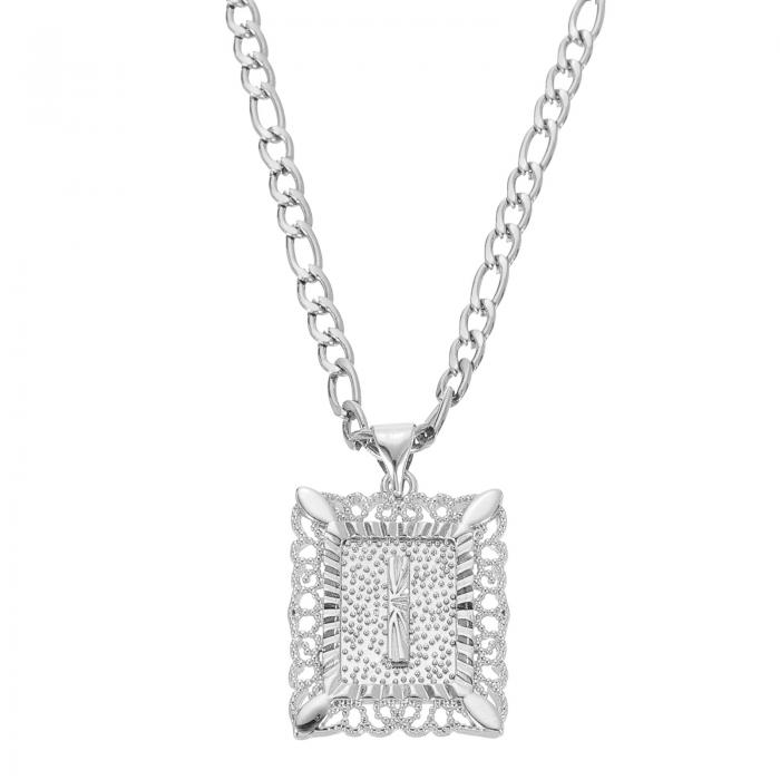 メンズレディース向けのイニシャルペンダントネックレス 20"のステンレススチール製の正方形の大文字ア..