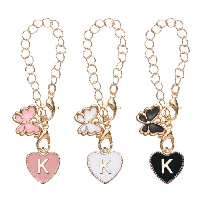 3個セットのタンブラーカップ用文字チャ ームアクセサリー ハート型の名前ID文字チャ ーム 蝶の装飾付き モダンなタンブラーウォーターカップハンドル用 ブラック/ホワイト/ピンク（文字K）