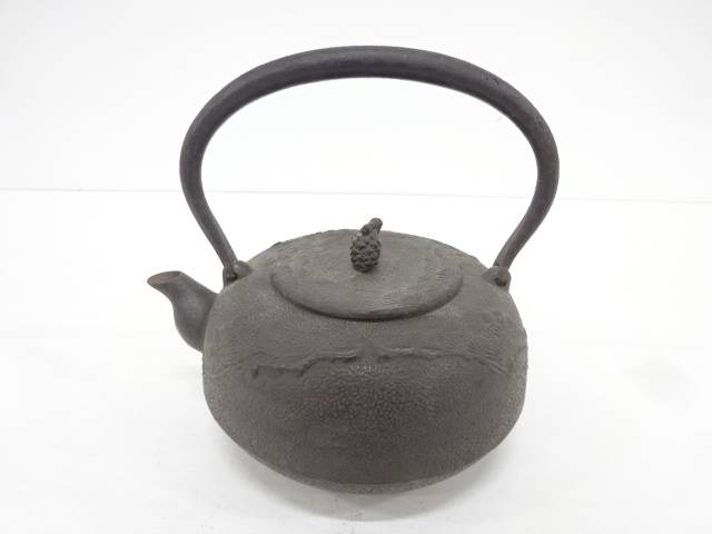 作家物　南部鉄器　松地紋鉄瓶【中古】【道】 宗sou