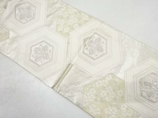 亀甲に花模様織り出し袋帯(材料)【アンティーク】【中古】【着】 宗sou 亀甲に花模様織り出し袋帯(材料)【アンティーク】【中古】【着】 宗sou
