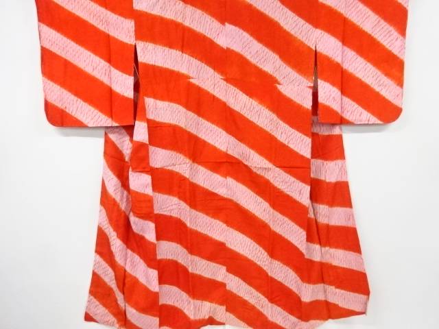 ＜着物サイズ＞（単位：cm） 身丈 128.5 身丈(出し)   裄 64 裄(出し)   袖丈 48.5 袖丈(出し)   後幅   前幅   つま下   　　　 　　　 状態 非常によい 素材 正絹 色目 朱・桃 【商品説明】 返しは12センチです。 袖は無双です。 背中心中央辺りにヒケが有ります。 穴、小穴が有ります。 状態は大変良