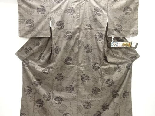 雪輪にヱ霞・花唐草模様織り出し本場泥大島紬着物(5マルキ)【中古】【着】 宗sou 雪輪にヱ霞・花唐草模様織り出し本場泥大島紬着物(5マルキ)【中古】【着】 宗sou