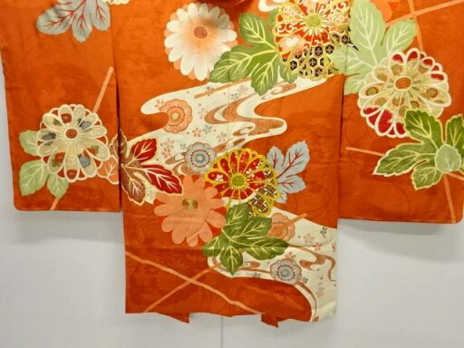 紋錦紗流水に菊八重梅模様刺繍一つ紋長絵羽織【アンティーク】【中古】【着】 宗sou 紋錦紗流水に菊八重梅模様刺繍一つ紋長絵羽織【アンティーク】【中古】【着】 宗sou