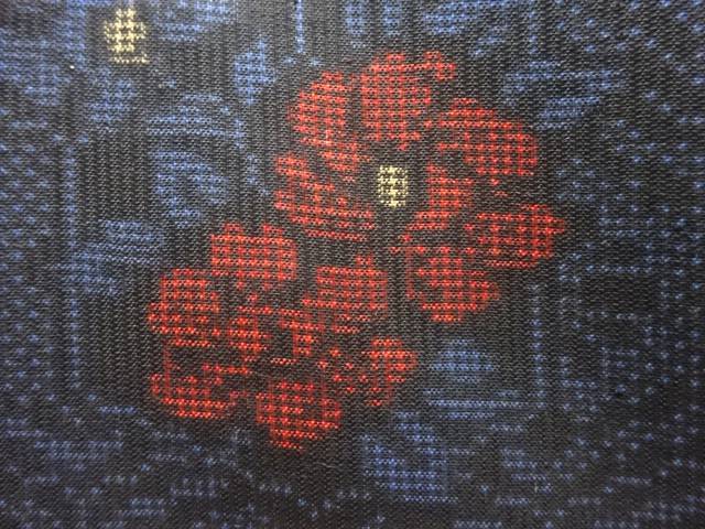 破れ亀甲に花模様織り出し本場泥大島紬着物(5マルキ)【アンティーク】【中古】【着】 宗sou