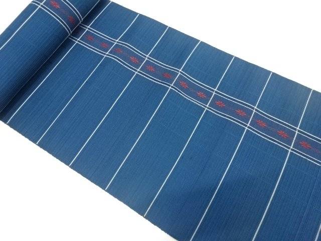 ＜反物サイズ＞（単位：cm） 長さ &nbsp;cm 幅 29&nbsp;cm 八寸帯地反物 状態 非常によい 素材 交織 色目 紺 【商品説明】 状態は大変良いです。 材料としては十分お使い頂けます。 材料用の出品となりますので、薄アク、糊アク、薄やけ、くすみなどがあります。 力のない物、破れ、致命的な汚れ以外は記載しておりません。 写真をよくご参照の上、ご判断ください。 採寸：検品：福井・浅田　撮影：福井【茶道具・茶道・着物】縞に花模様織り出し　八寸帯地反物【アンティーク】【中古】【着】【その他】 宗sou