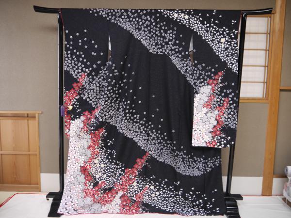 仕立て上がり 訳あり 最高級 正絹 振袖 朧絞り調 振袖 黒地 桜吹雪