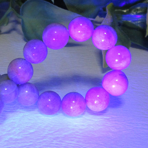 【天然石】ハックマナイト☆8ミリ☆カラーチェンジ☆紫外線☆ハックマン石☆ブルー☆パープル☆青から紫に☆