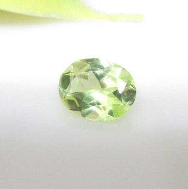 【天然石】パロットクリソベル☆ルース☆0.36ct☆インド☆鑑賞☆コレクション☆コレクター☆希少☆ポスト投函