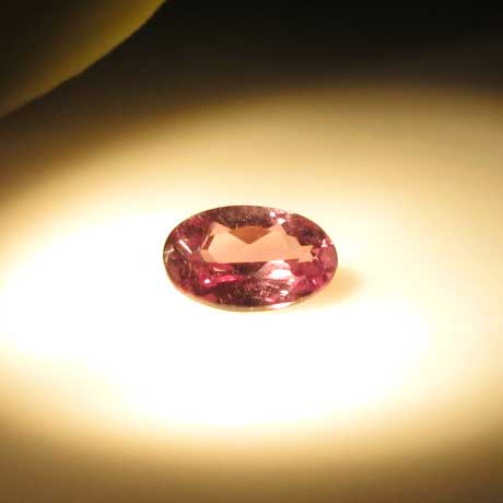 商品名 ☆Color Change Garnet カラーチェンジガーネット　ルース &nbsp; &nbsp; 0.24ct&nbsp; タンザニア/マダガスカル説明　 パイロープガーネットとスペサルティンガーネットの中間タイプにあたるガーネットの一種です。　 かつてはアレキサンドライトの代用品として、また海外ではアレキガーネットとも呼ばれ人気です。※※※ 注意事項※※※ケースには細かい傷、ヒビ等入る場合もあります。中の石には問題ありません。 画像のものが届きます。 ※天然石にはインクルージョン（内包物）クラック、多少の欠けなどが入るものがあります。ご了承ください（エネルギーには影響ございません） ※天然石のため色、模様、形状等が多少異なる場合がございます。 ※ご利用の画面や環境等により実物の色と多少違って見えることがあります。※波動は効果効能を示すものではありません。