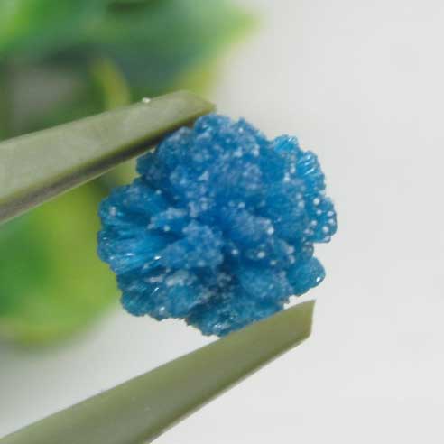 商品名 ☆カバンサイト　ルース 　1.56ct　7.5×7.3mm前後　 India 説明　 カバンサイト（Cavansite）は、鮮やかなブルーが特徴の希少な天然鉱物で、主にインドで産出されます。 結晶が花のように集まった形状を見せることが多く、コレクション性が高いことで知られています。 今回のルースは 1.56ct・約7.5×7.3mm と扱いやすいサイズで、 原石の魅力を残しつつも鑑賞用・コレクション用として楽しめる一点です。 ※※※注意事項※※※ ケースには細かい傷、ヒビ等入る場合もあります。中の石には問題ありません。※画像のものが届きます。 ※天然石にはインクルージョン（内包物）クラック、多少の欠けなどが入るものがあります。ご了承ください（エネルギーには影響ございません） ※天然石のため色、模様、形状等が多少異なる場合がございます。 ※ご利用の画面や環境等により実物の色と多少違って見えることがあります。※波動は効果効能を示すものではありません。