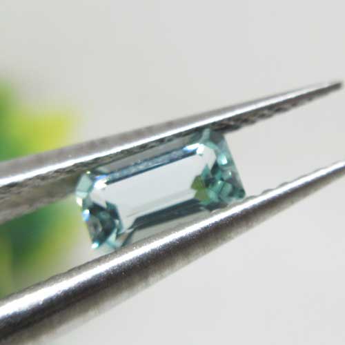 Rakuten - 【天然石】ミントベリル☆ルース☆0.5ct☆ナイジェリア☆鑑賞☆コレクション☆動画あり