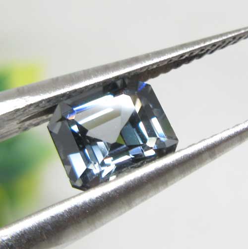 Rakuten - 【天然石】プラチナスピネル☆ルース☆1.41ct☆マダガスカル☆鑑賞☆コレクション☆動画あり