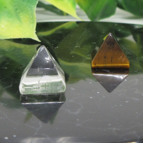 【Happyアイテム】ピラミッド☆水晶☆タイガーアイ☆ぷちぷちサイズ☆彫刻☆カービング☆パッケージ☆ポスト投函☆