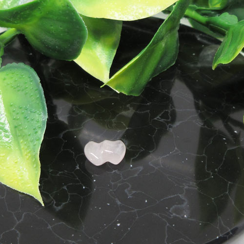 【Happyアイテム】ダブルハート☆ローズクォーツ☆ぷちぷちサイズ☆彫刻☆カービング☆パッケージ☆ポスト投函☆