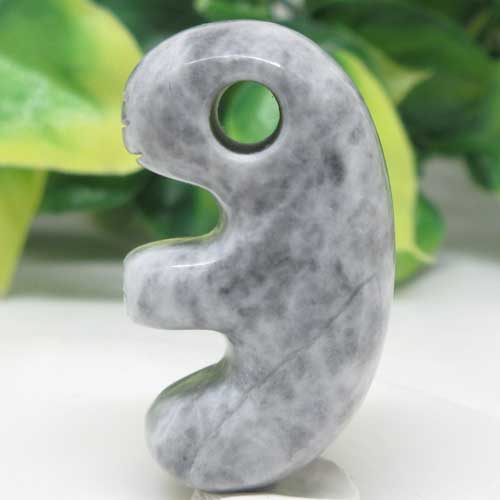 【天然石】糸魚川翡翠☆勾玉☆獣☆約30ミリ☆産地証明書☆国石☆天然記念物☆